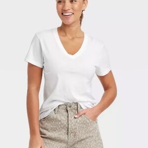 Women's Short Sleeve V-Neck T-Shirt, size S